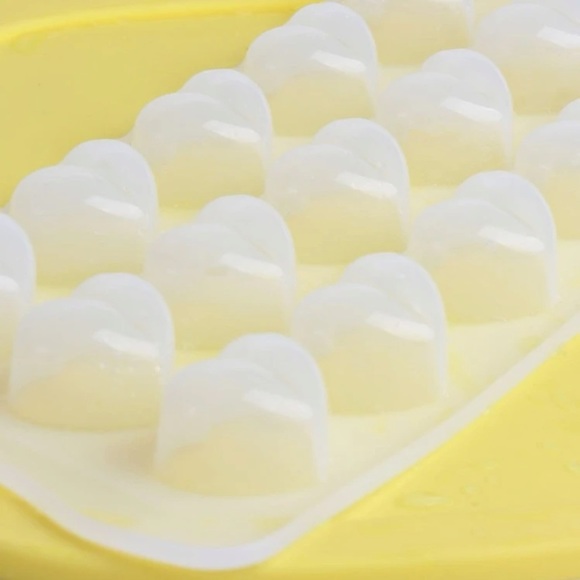 Heart Shaped Ice Cube Tray Mold / Chocolate Mold - Picture 5 of 8